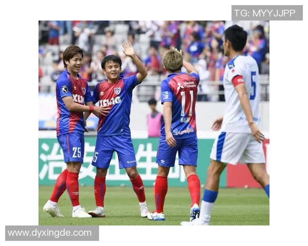 上海申花与东京球队激战正酣精彩直播全程回顾与分析